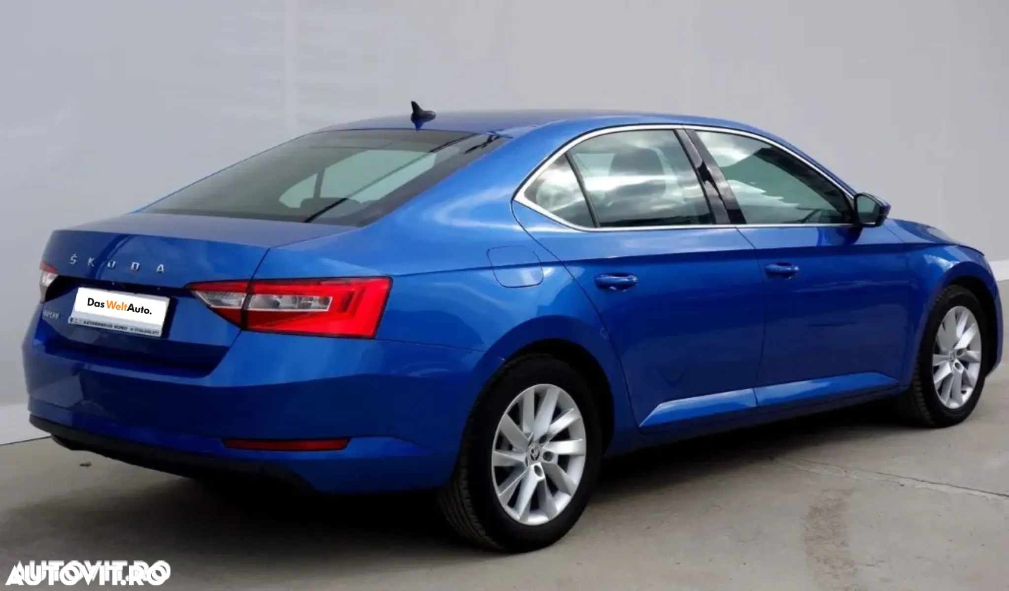 Skoda Superb 2.0 TDI DSG Ambition - 4