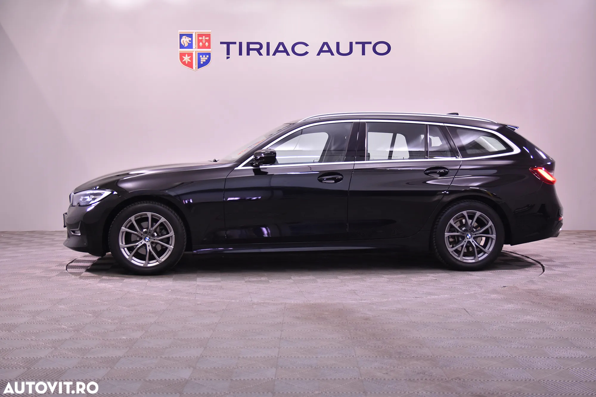 BMW Seria 3 318i Touring Aut. - 2