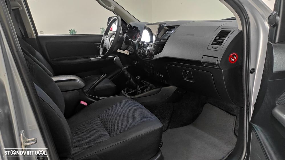 Toyota Hilux 2.5 D-4D 4WD CD T+Nav+PM - 7