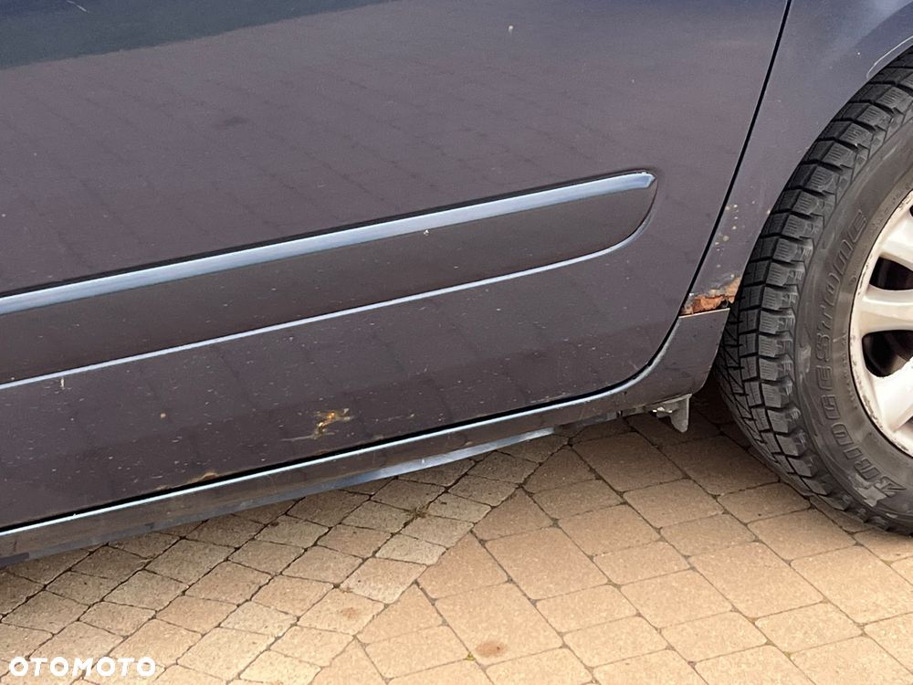 Kia Carnival - 17