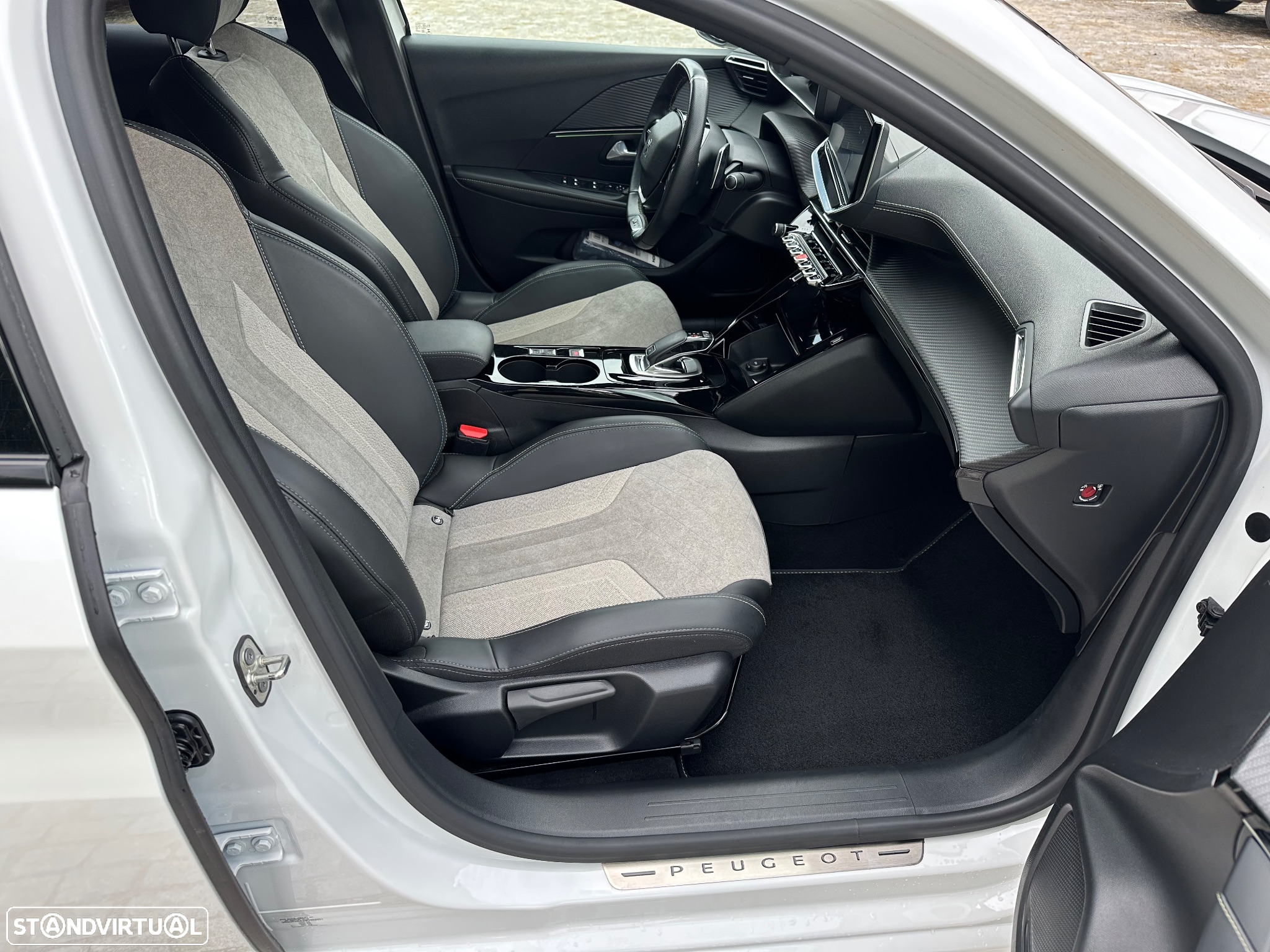 Peugeot 208 1.2 PureTech GT EAT8 - 13