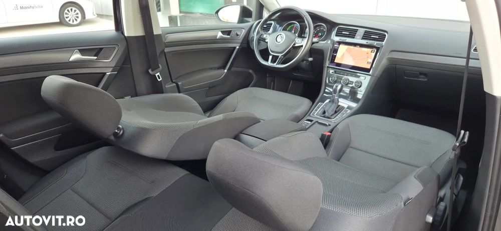 Volkswagen e-Golf - 19