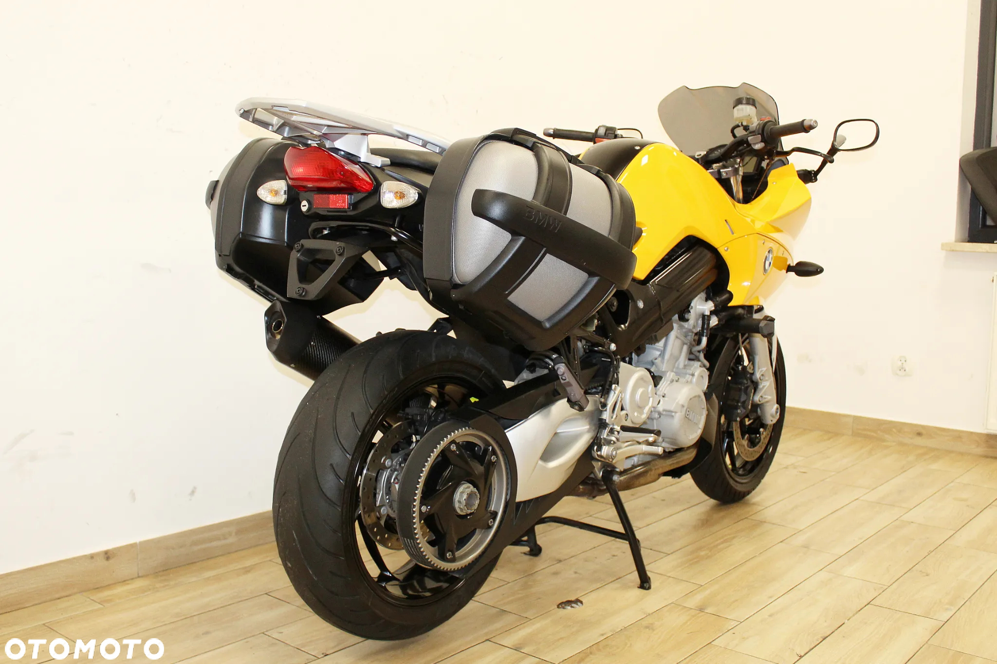 BMW F - 9