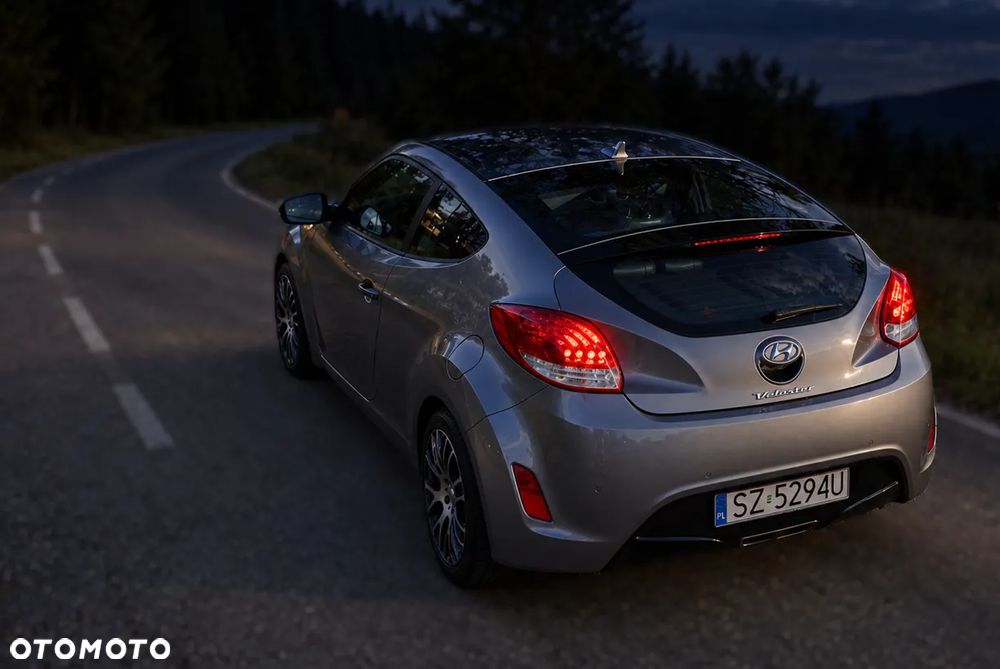 Hyundai Veloster - 4
