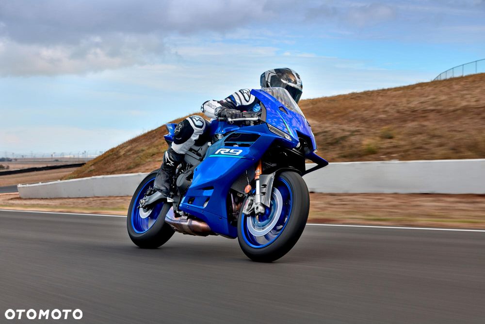 Yamaha R9 - 10