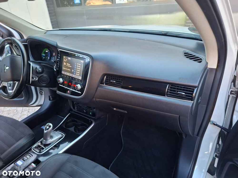 Mitsubishi Outlander Intense - 13