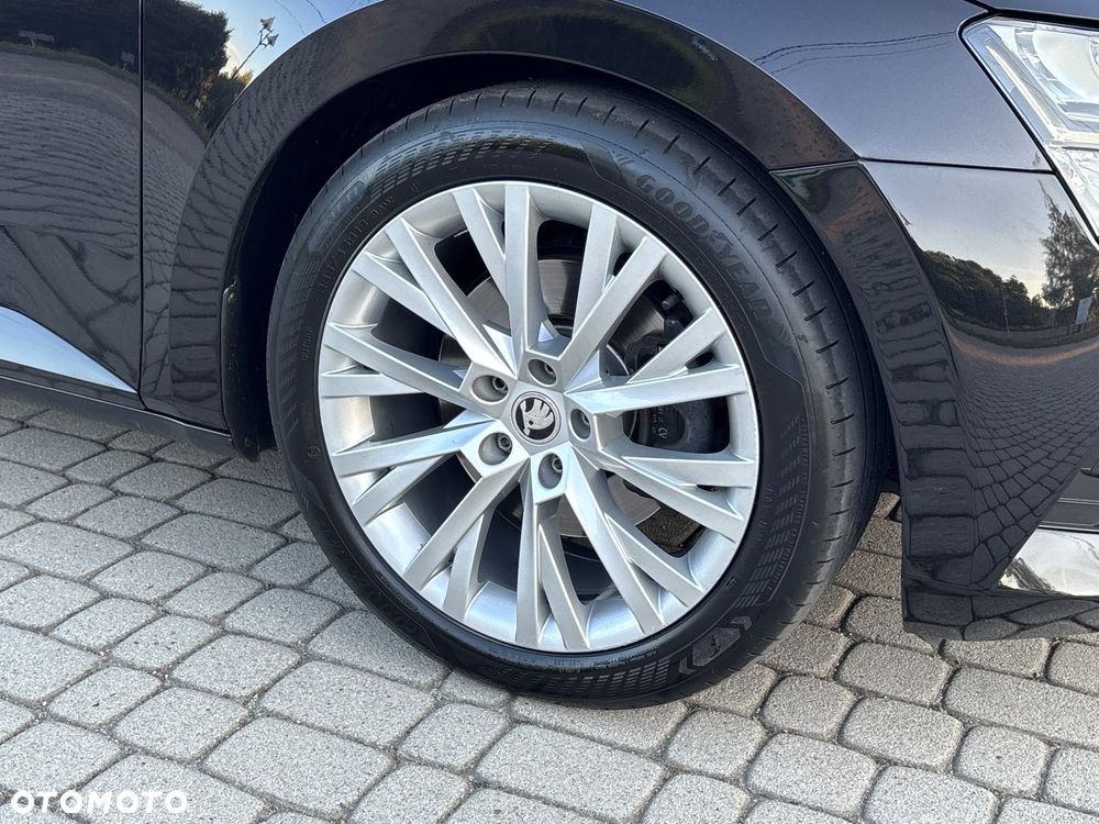 Skoda Superb 2.0 TDI DSG Premium Edition - 34