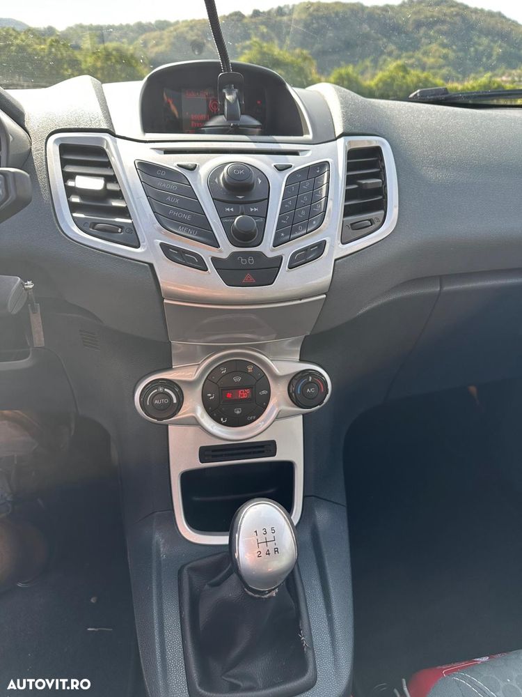 Ford Fiesta 1.4 TDCI Titanium - 11