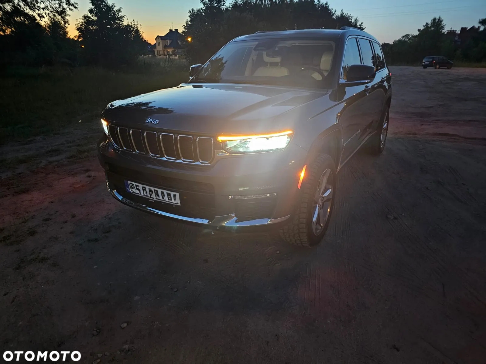 Jeep Grand Cherokee - 22