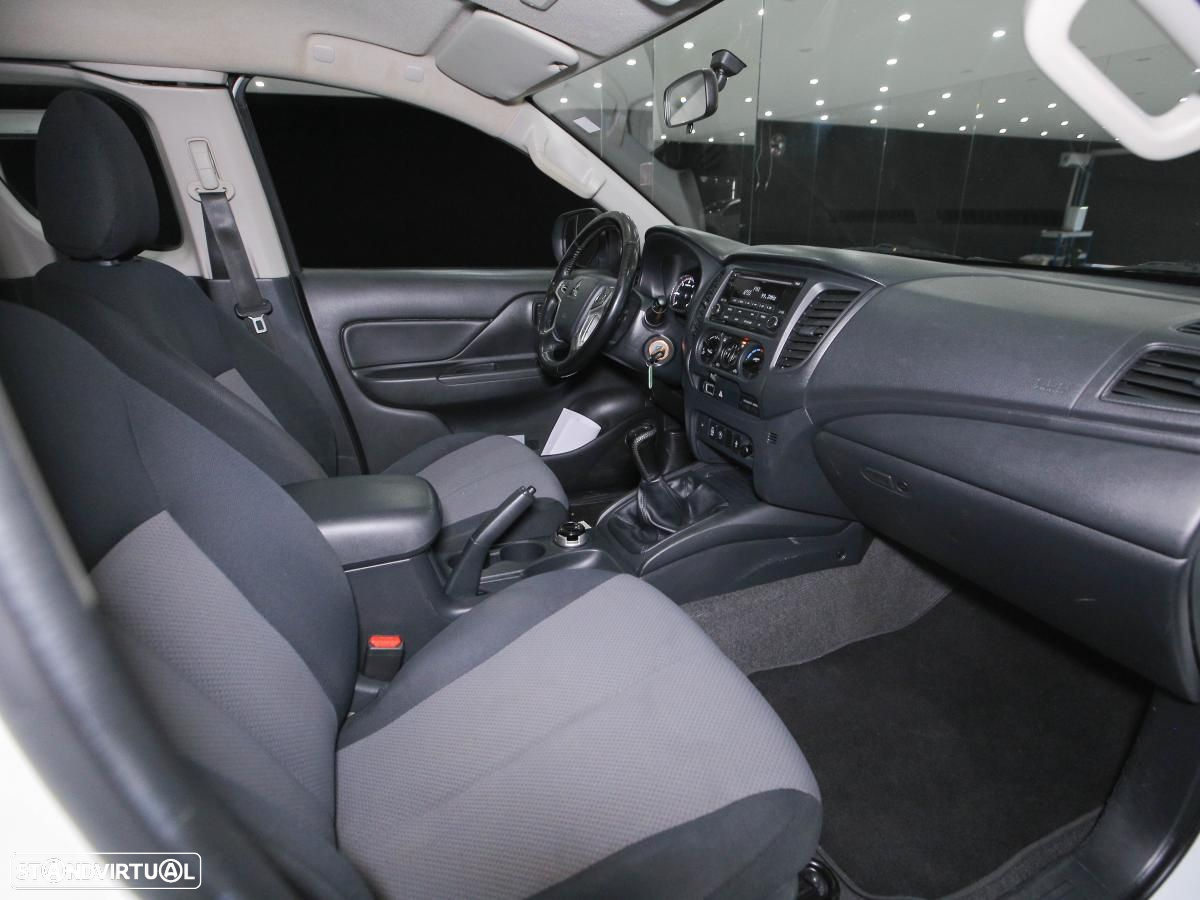Mitsubishi L200 2.4 DI-D CLUB CAB INVITE 3L 4WD - 9