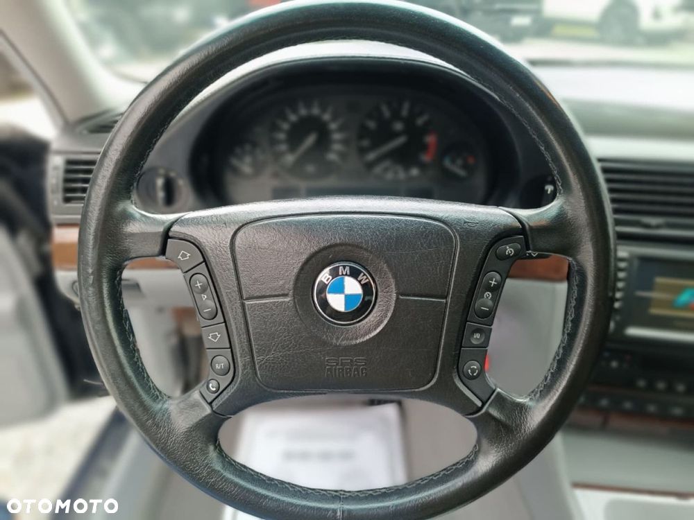 BMW Seria 7 750i - 22