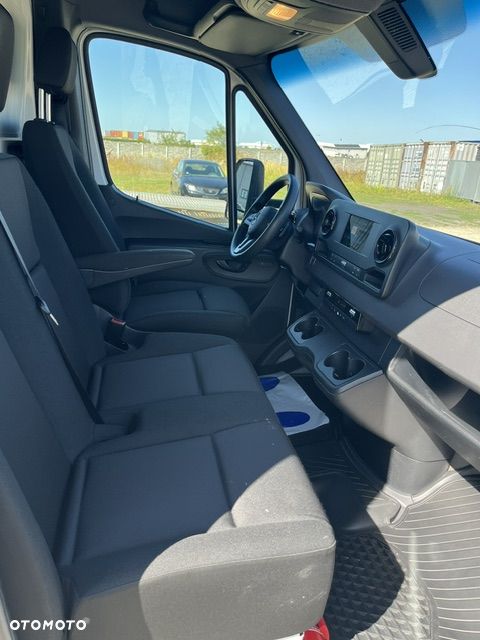Mercedes-Benz Sprinter - 5