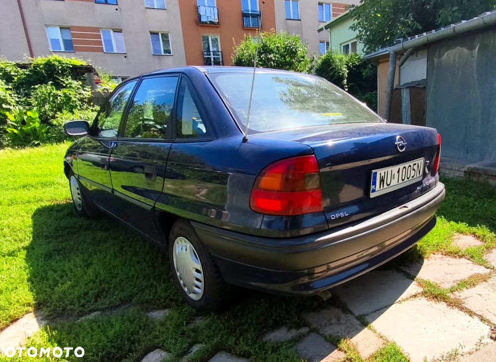 Opel Astra 1.6 - 13