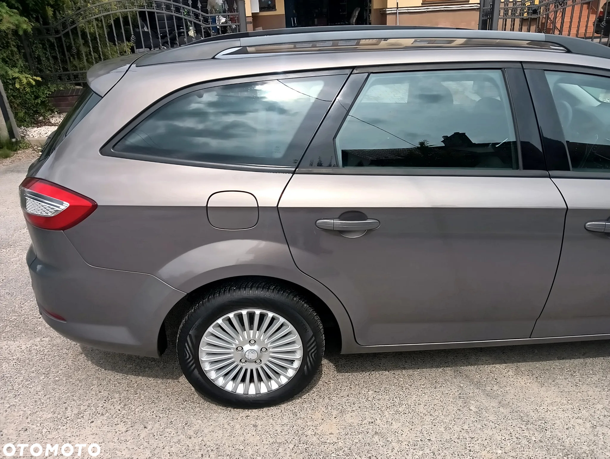 Ford Mondeo 1.6 Trend - 32