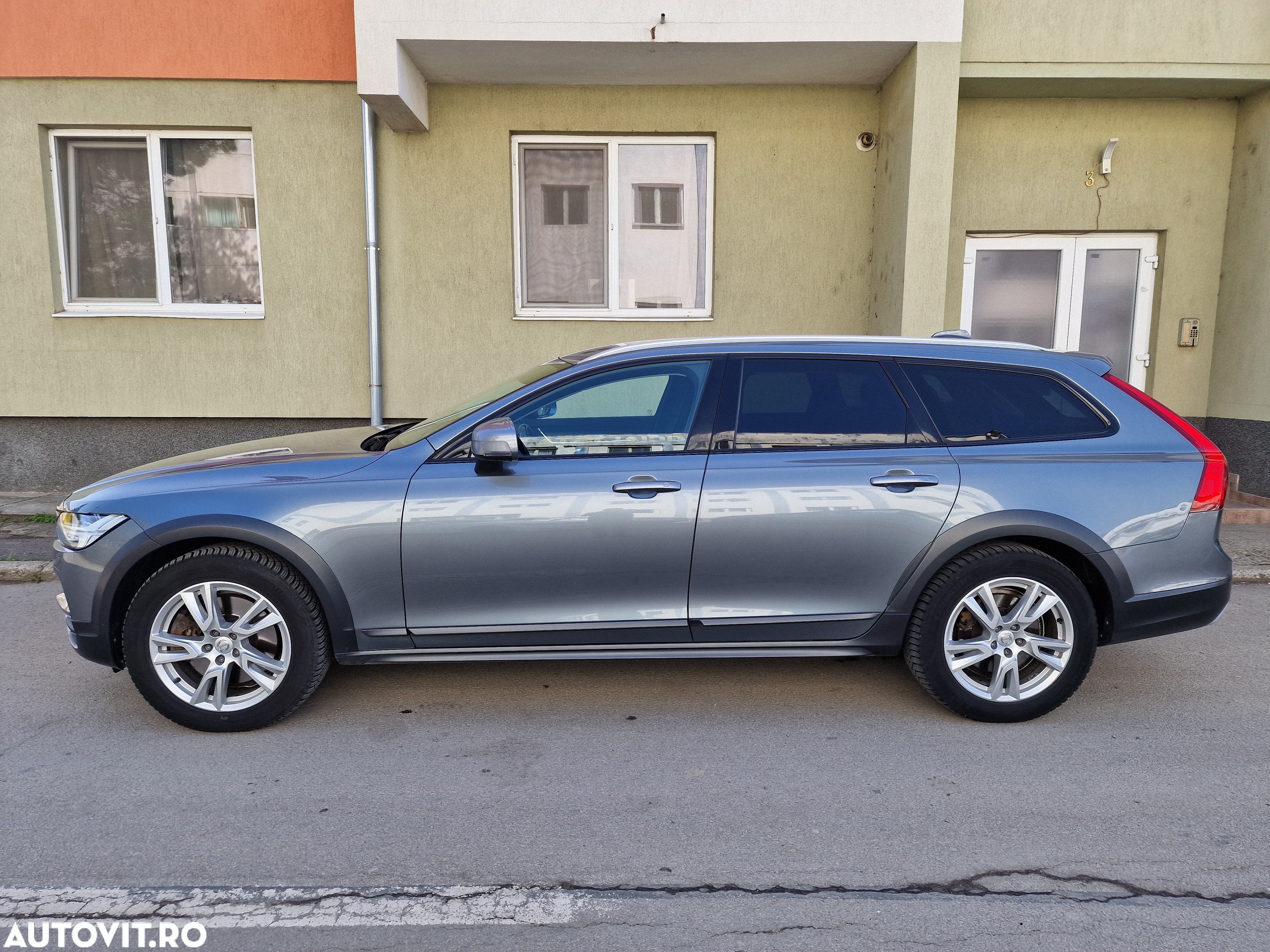 Volvo V90 Cross Country D4 AWD Geartronic - 11