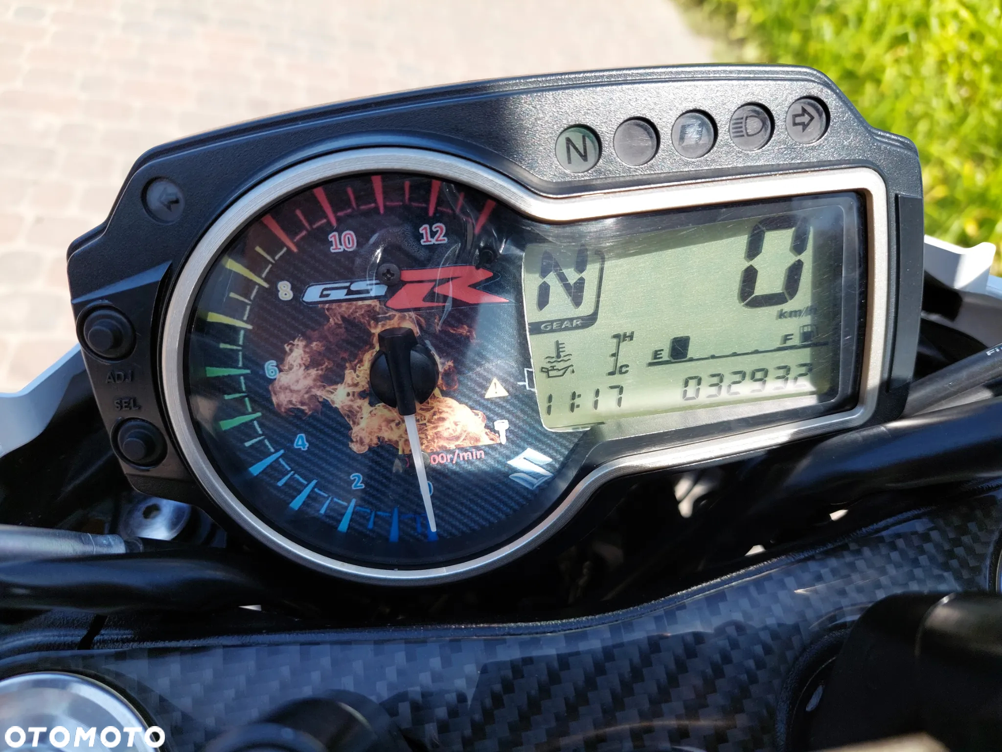 Suzuki GSR - 21