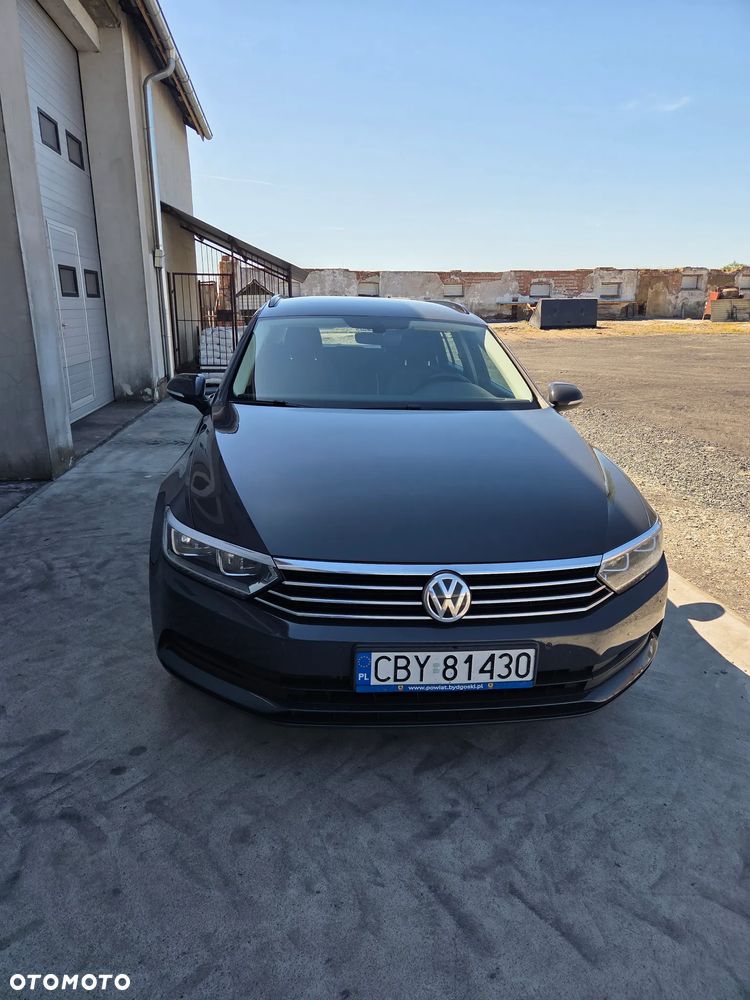 Volkswagen Passat - 1