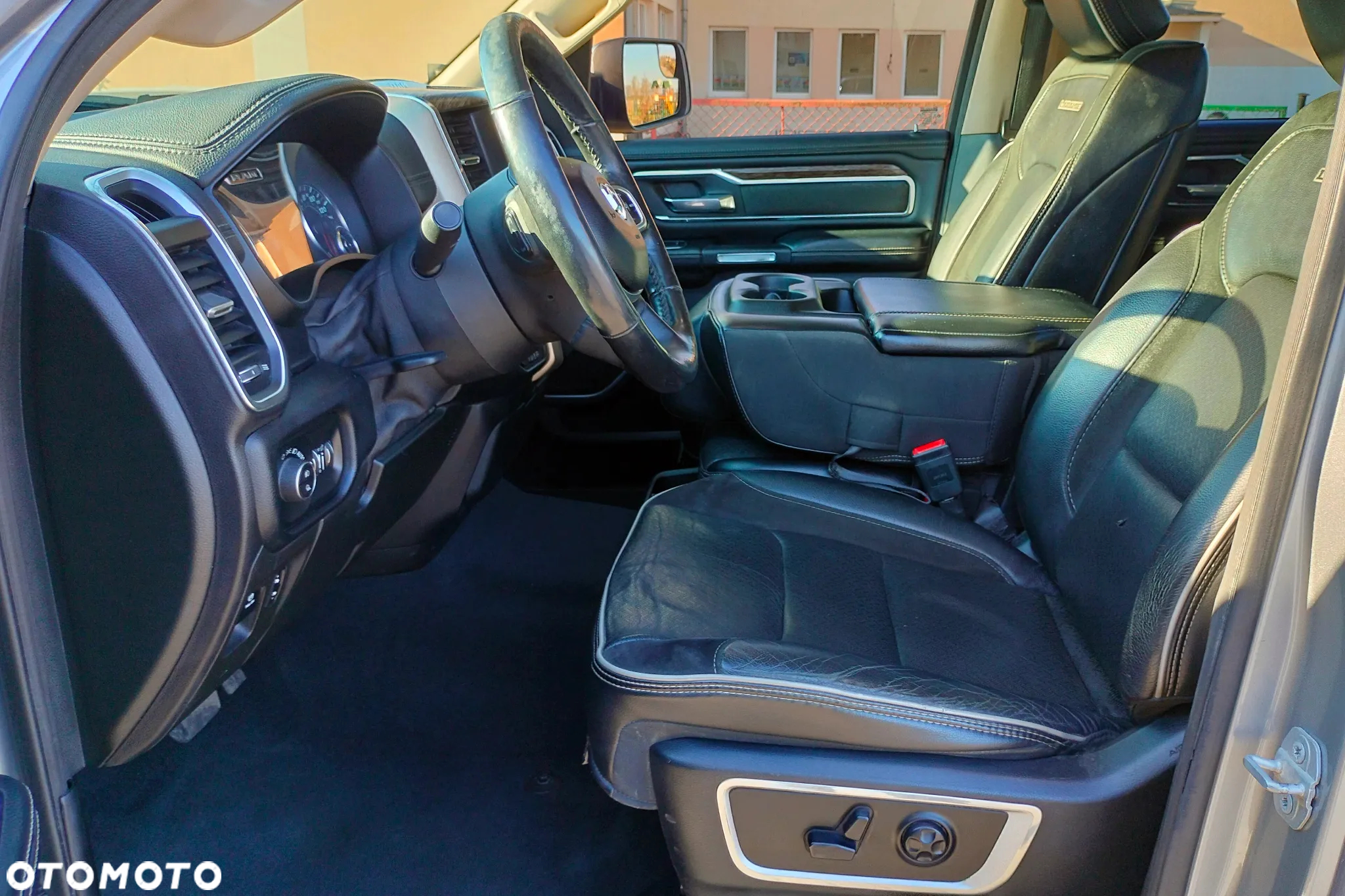 RAM 1500 Crew Cab Shortbed Laramie - 13