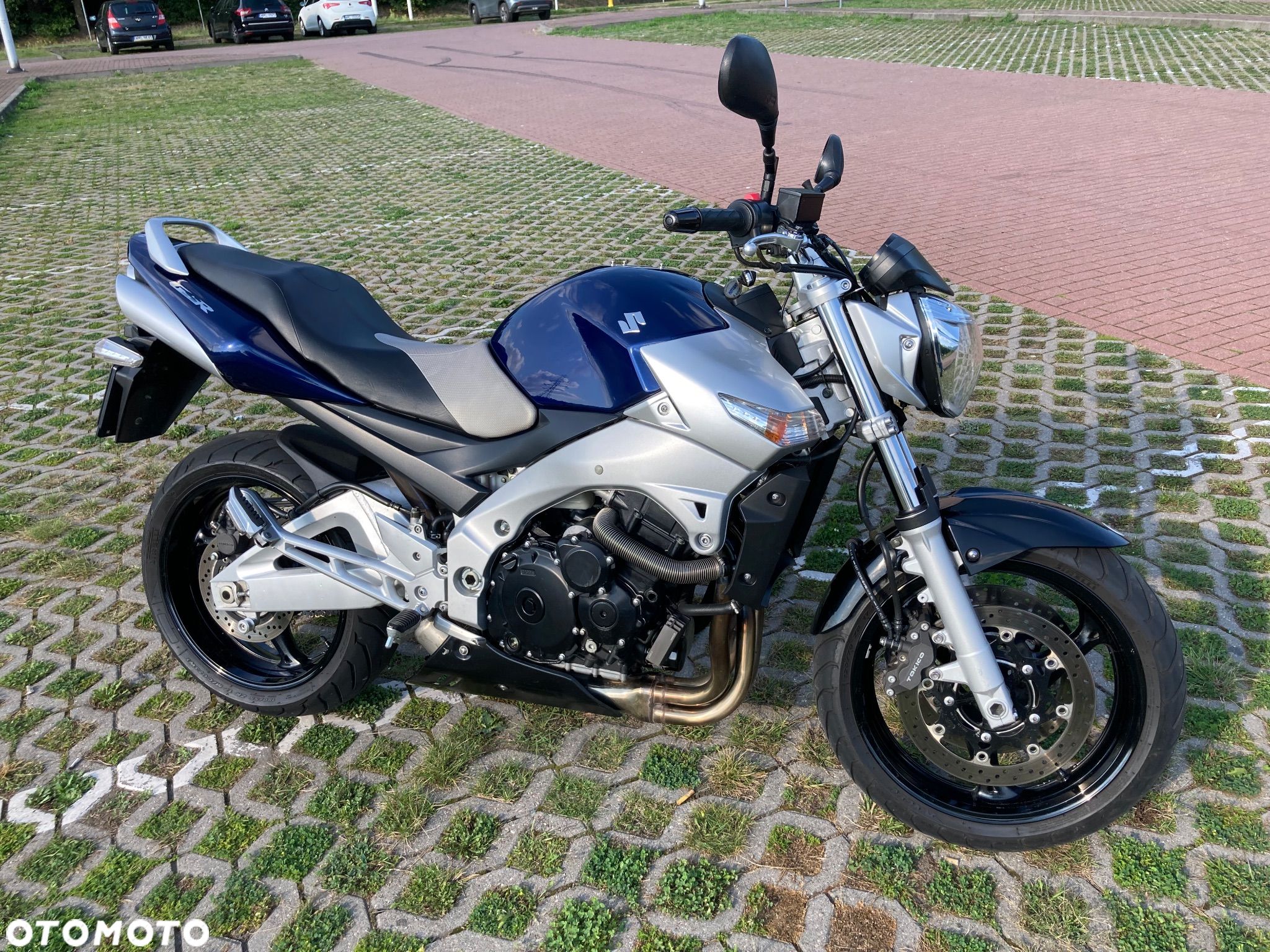 Suzuki GSR - 1