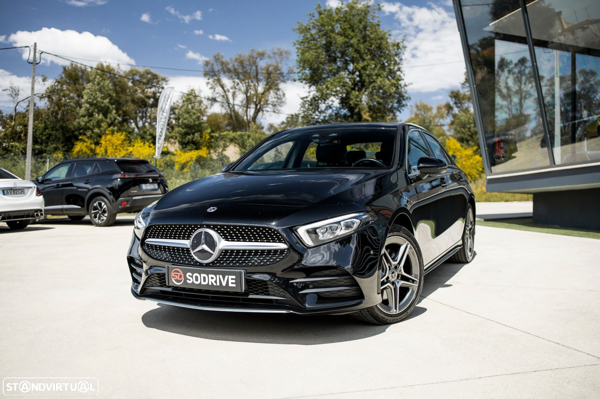 Mercedes-Benz A 250 Limousine e AMG Line - 11