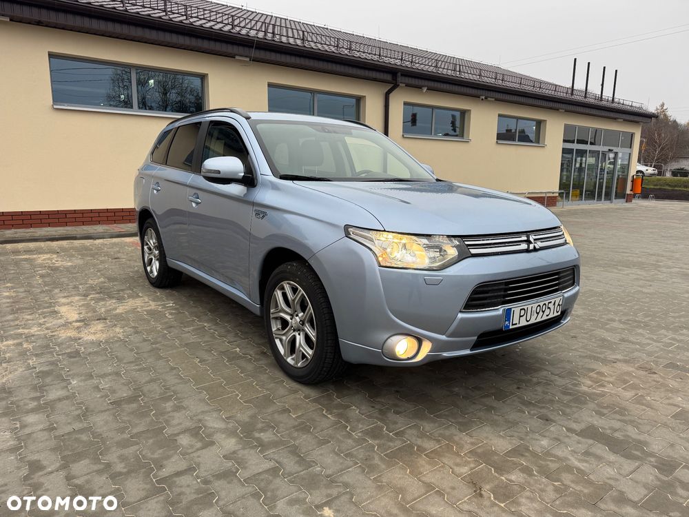 Mitsubishi Outlander - 2