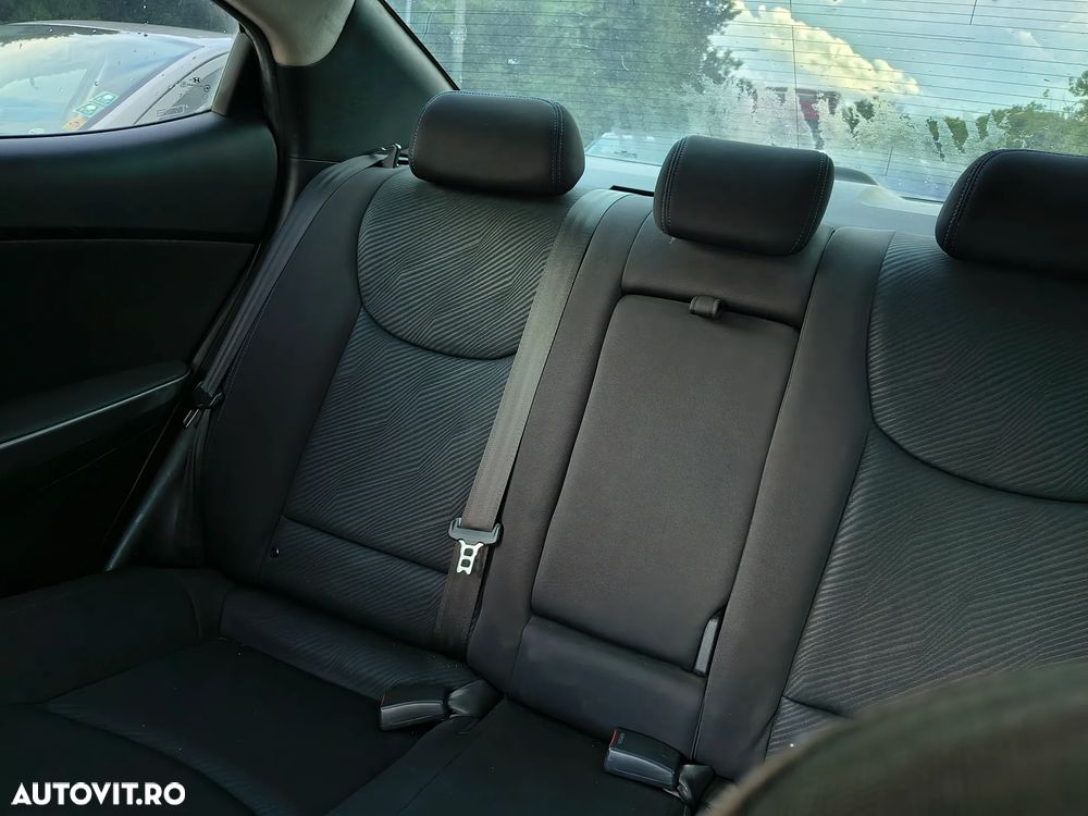 Hyundai Elantra 1.6 MPi - 16
