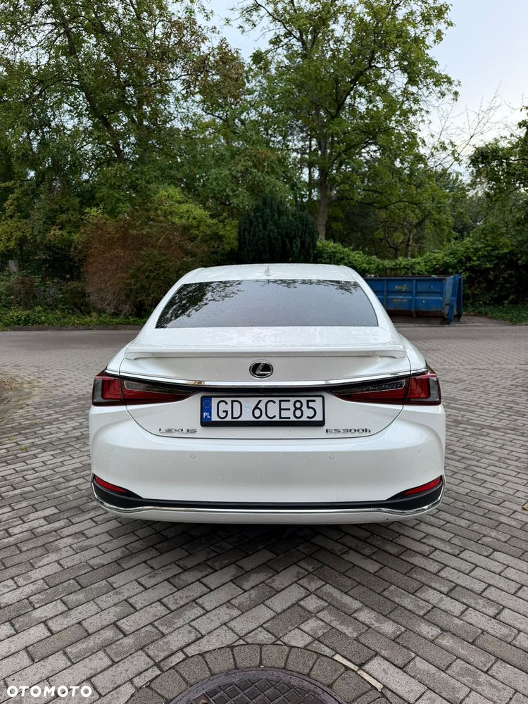 Lexus ES - 4