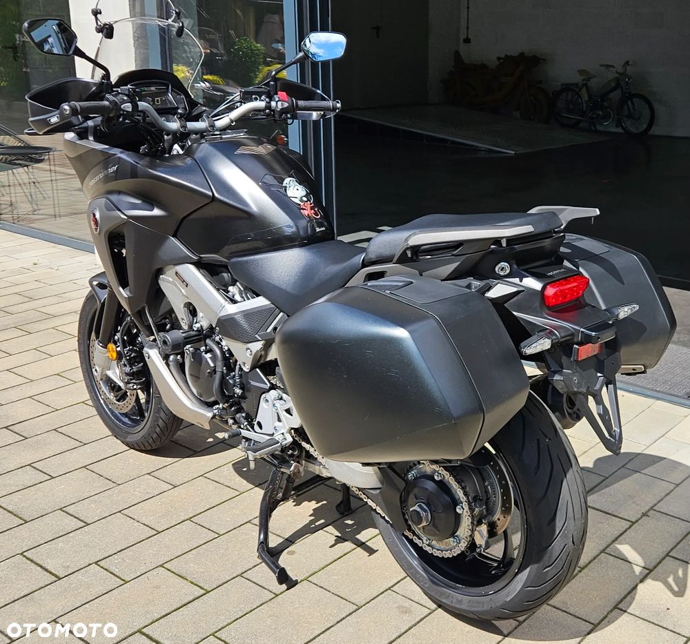 Honda VFR - 25