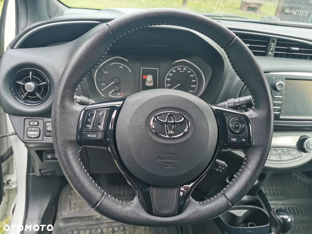 Toyota Yaris Hybrid 100 Selection - 27