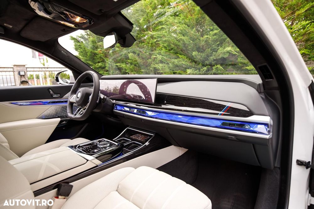 BMW Seria 7 740d xDrive MHEV - 21