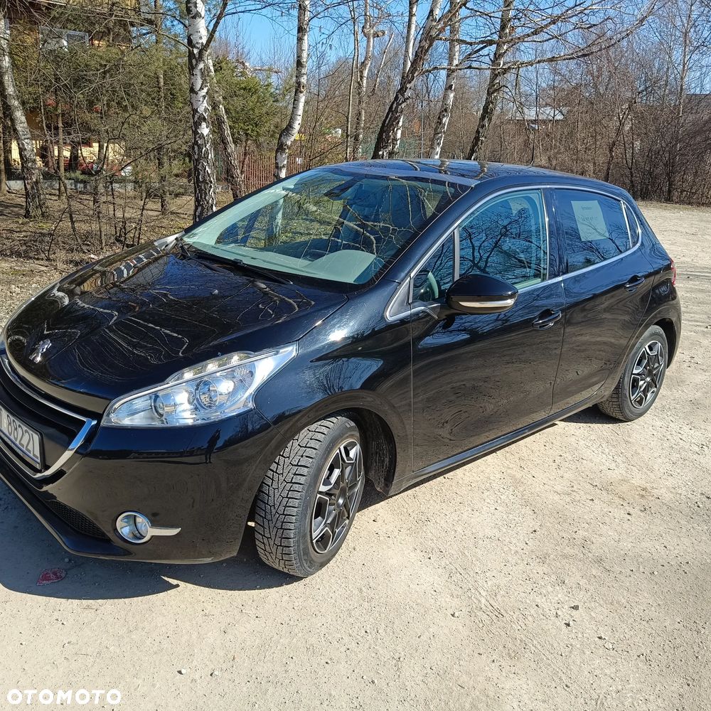 Peugeot 208 - 8