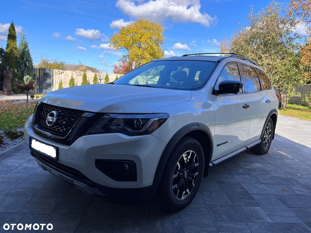 Nissan Pathfinder - 1