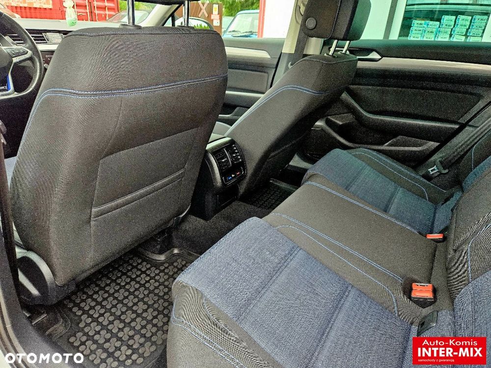 Volkswagen Passat - 25