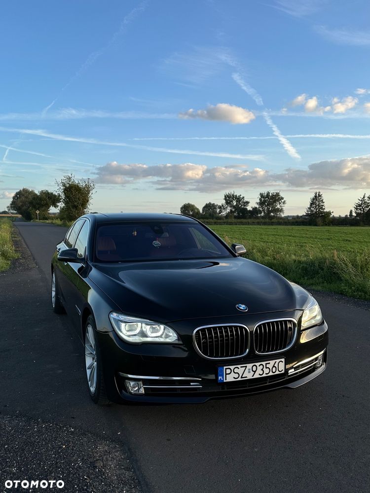 BMW Seria 7 750i xDrive Edition Exclusive - 1