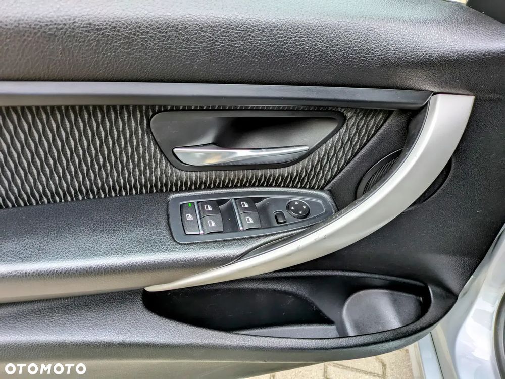 BMW Seria 3 318d - 23