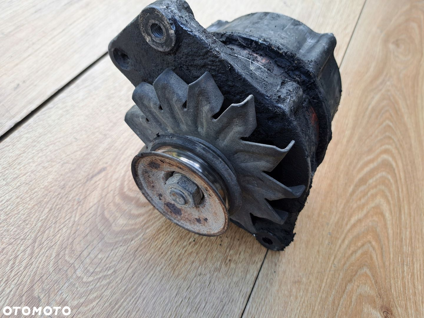VW T4 2.4 D ALTERNATOR NA PASEK KLINOWY - 2