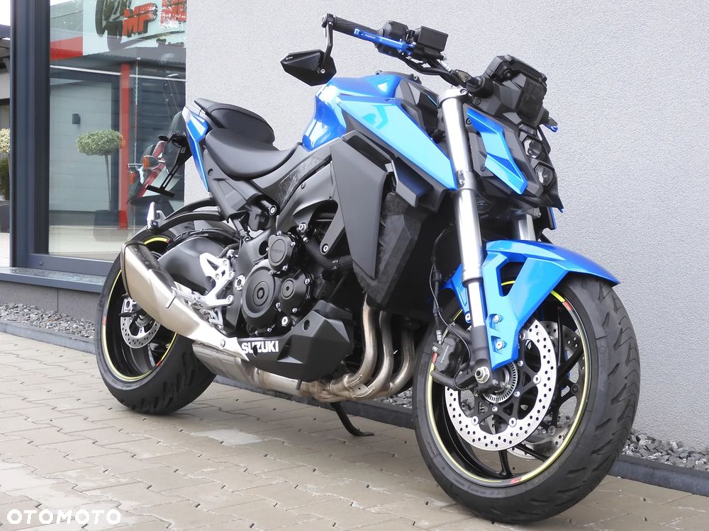 Suzuki GSX - 21
