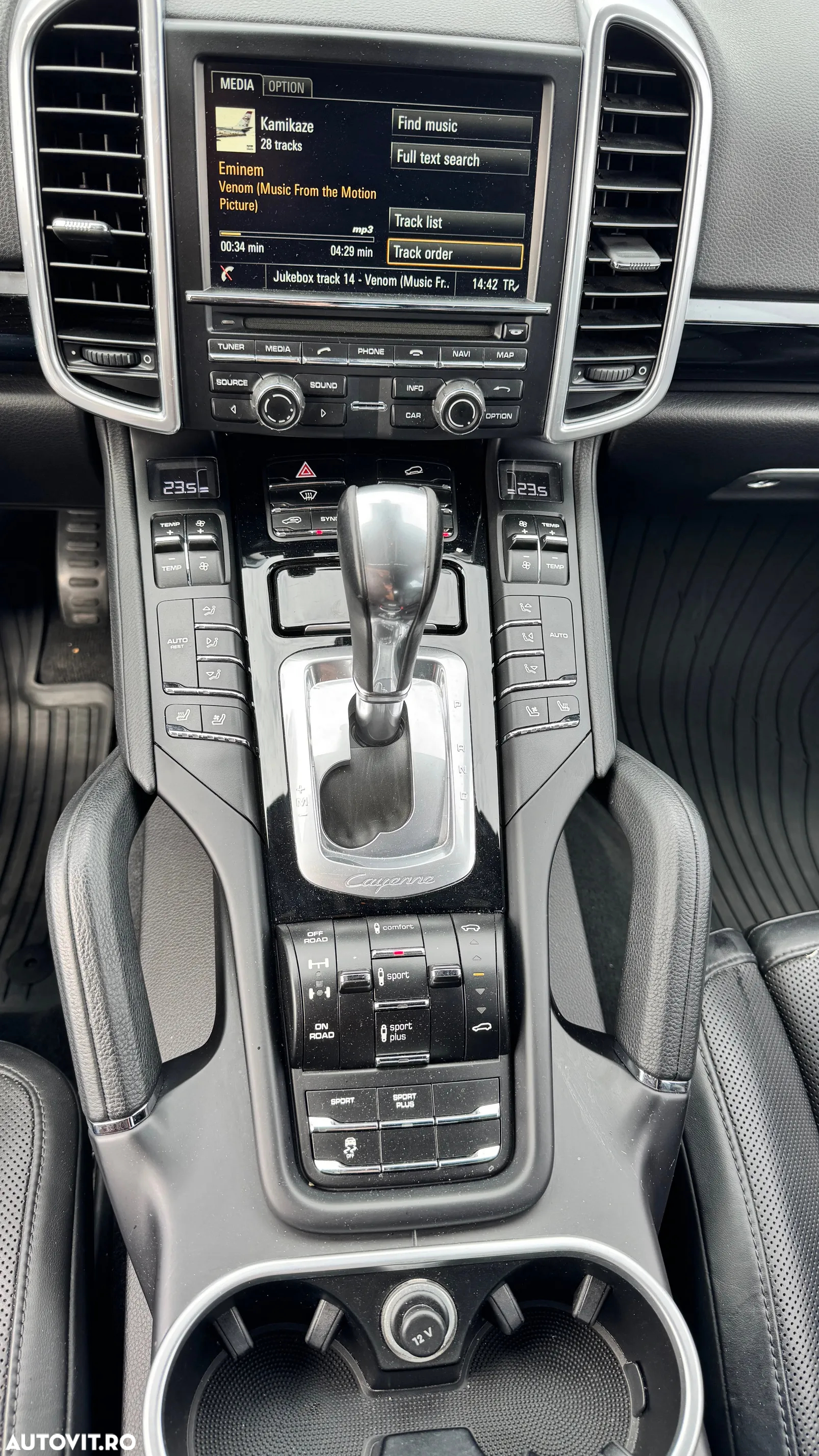 Porsche Cayenne 3.0 L V6 - 8