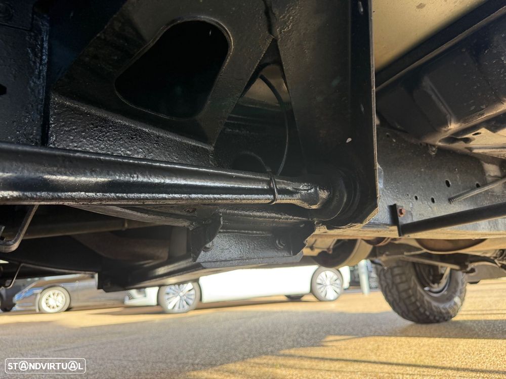 Land Rover Defender - 18