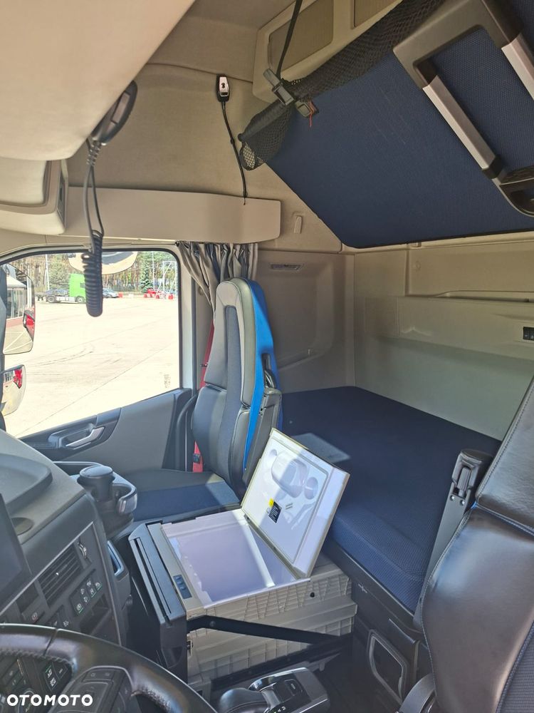 Volvo FH 460 GLOBETROTTER XL I-SAVE + ADR - 12