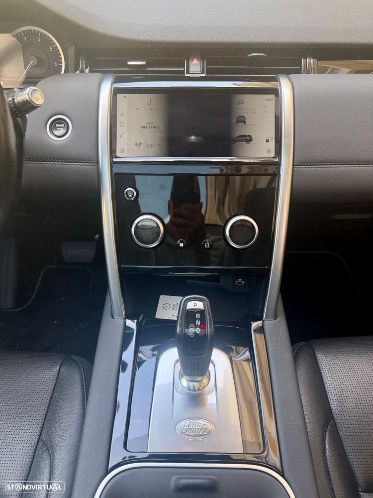 Land Rover Discovery Sport P300e - 11