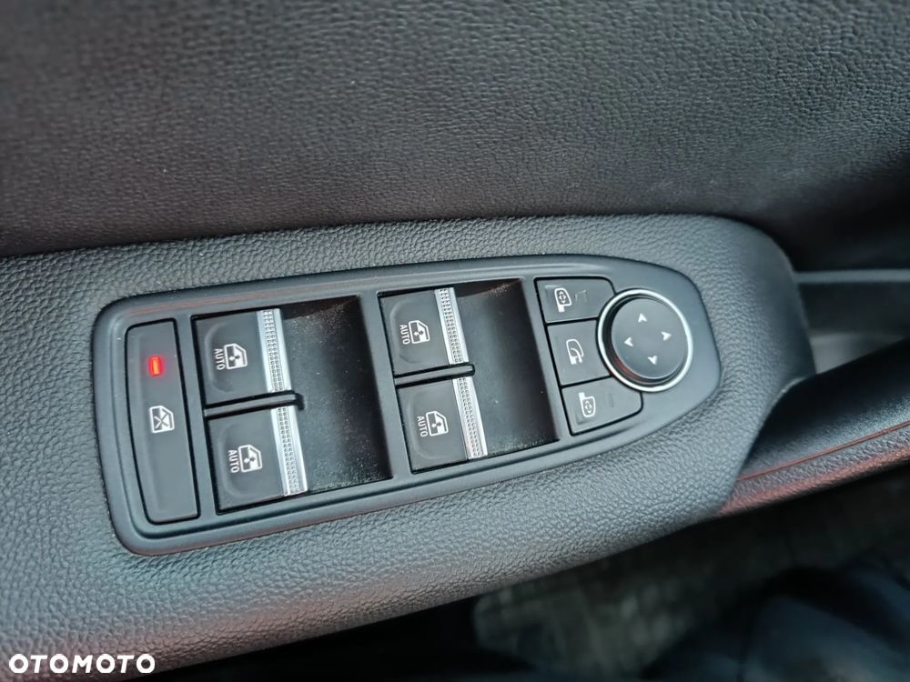 Renault Captur BLUE dCi 115 EDC BUSINESS EDITION - 17