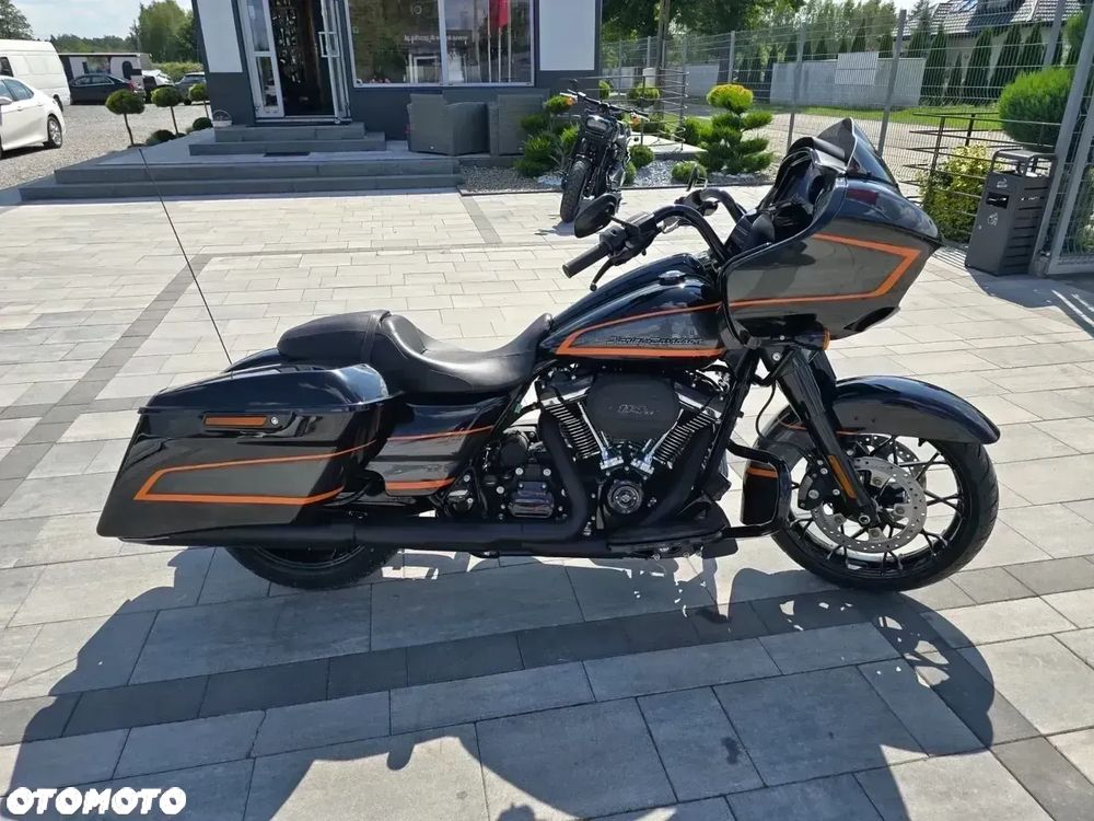 Harley-Davidson Touring Road Glide - 2