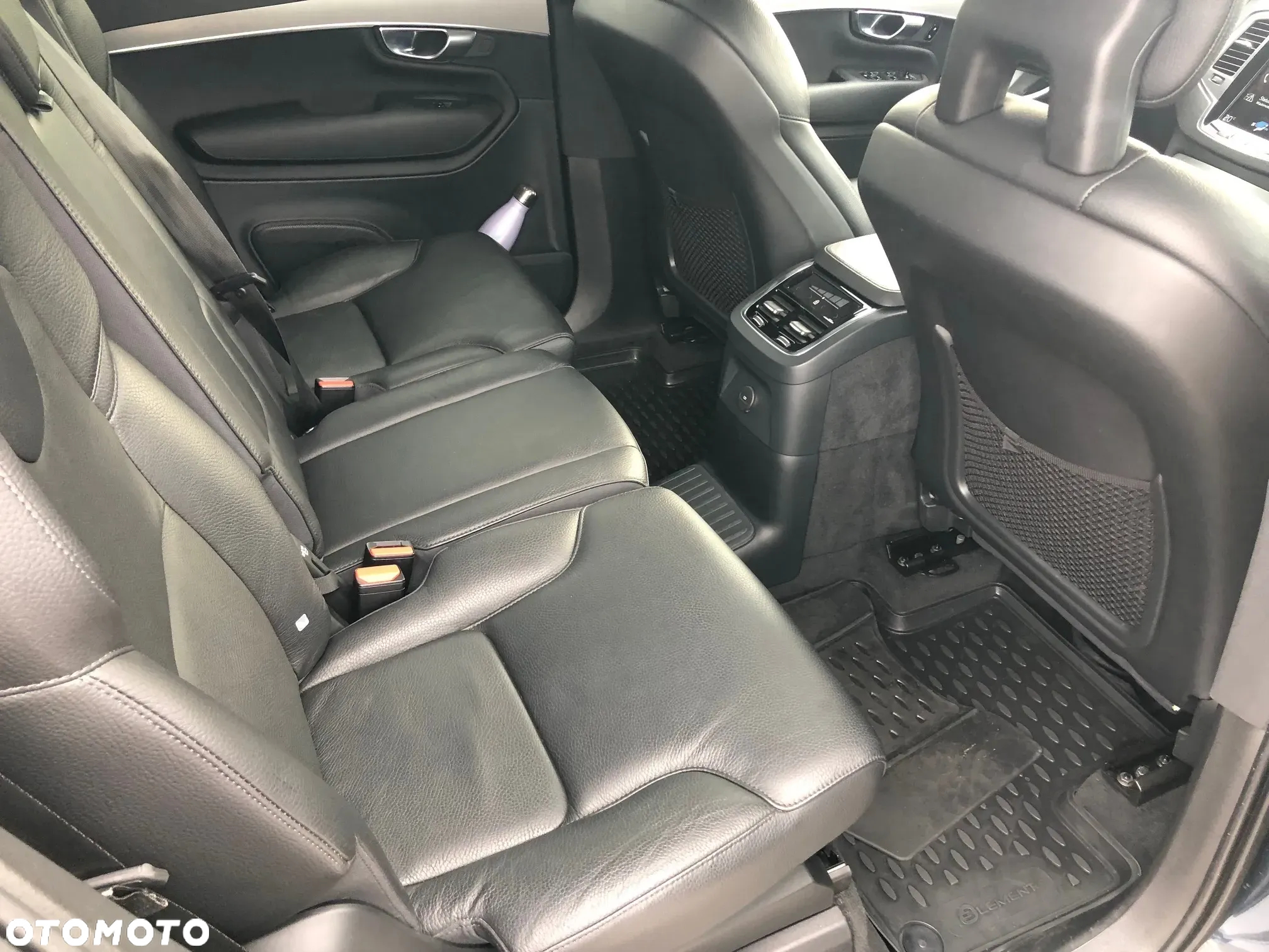 Volvo XC 90 T8 AWD Plug-In Hybrid Momentum 7os - 12