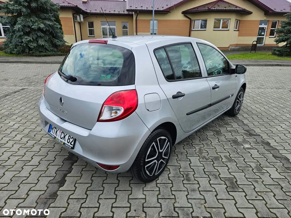 Renault Clio 1.2 16V 75 Yahoo - 9