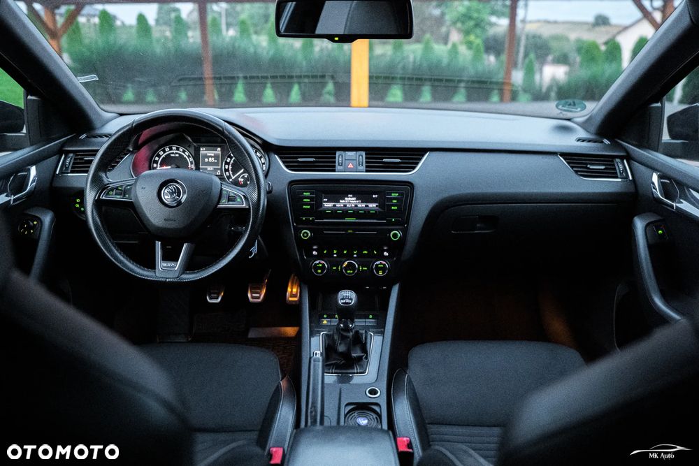 Skoda Octavia Combi 2.0 TDI RS - 27