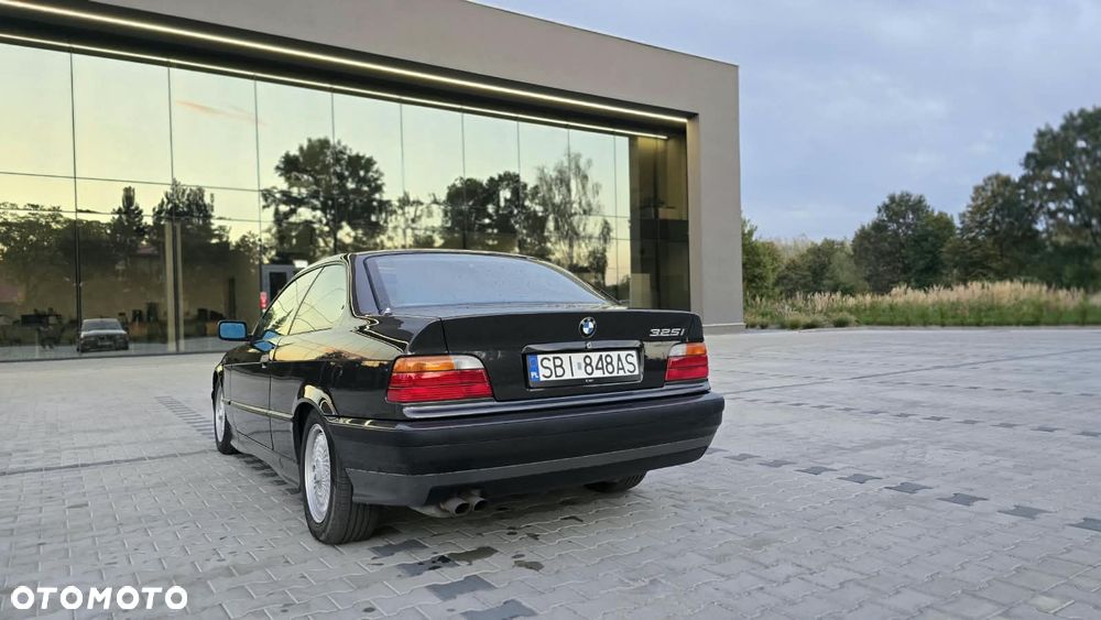 BMW Seria 3 325i - 10