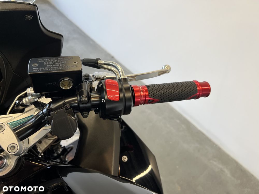 Suzuki GSX - 12