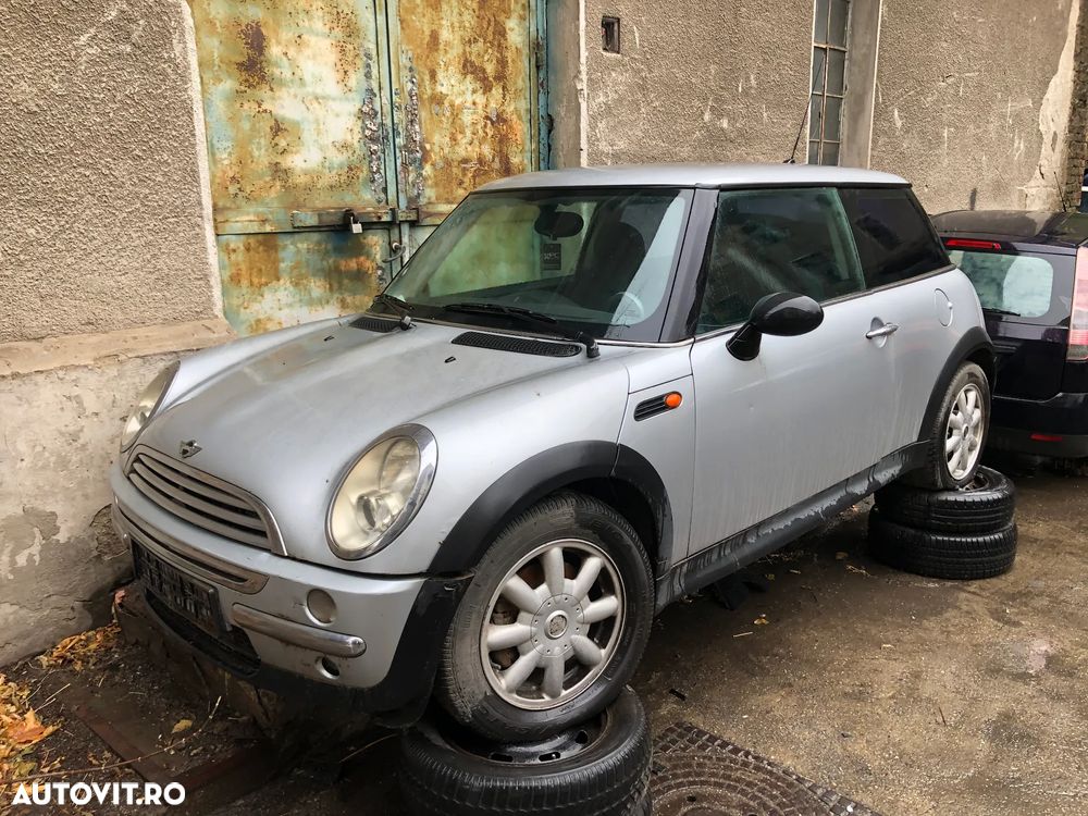 Dezmembrez Mini One,Mini Cooper gri argintiu benzina 2005 - 4
