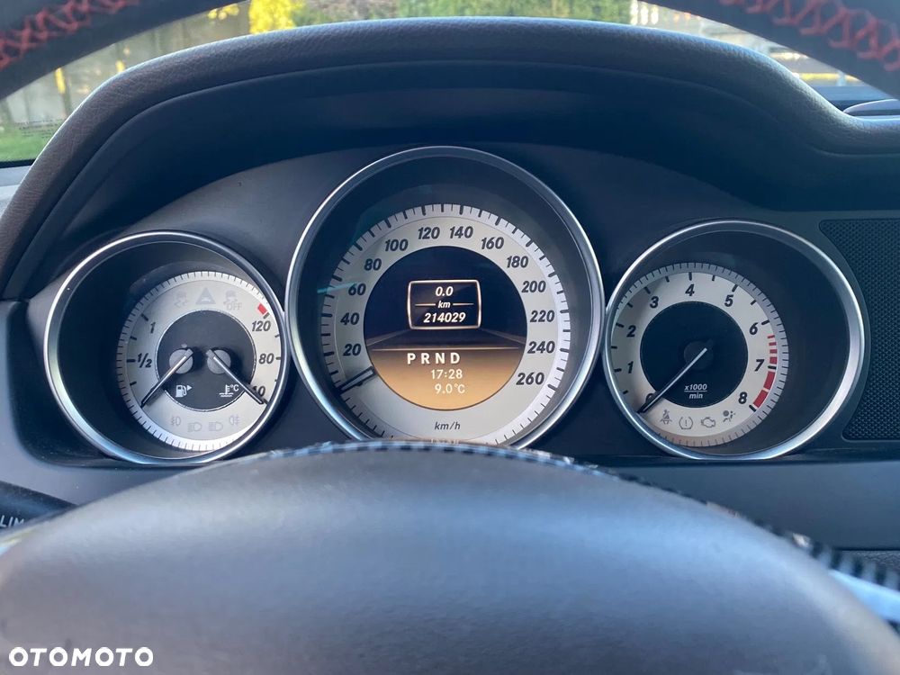 Mercedes-Benz Klasa C 180 CGI Automatik BlueEFFICIENCY Avantgarde - 12